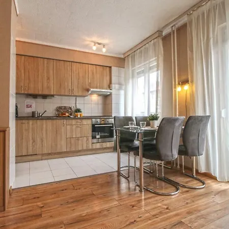 Narancsvirag Apartman Apartment